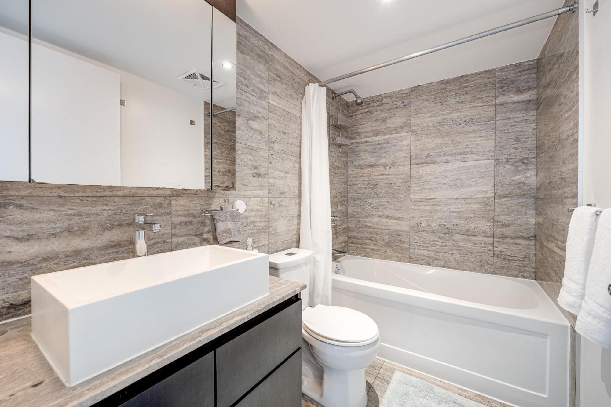 3Bdrm Lake View Condo In Toronto Luaran gambar