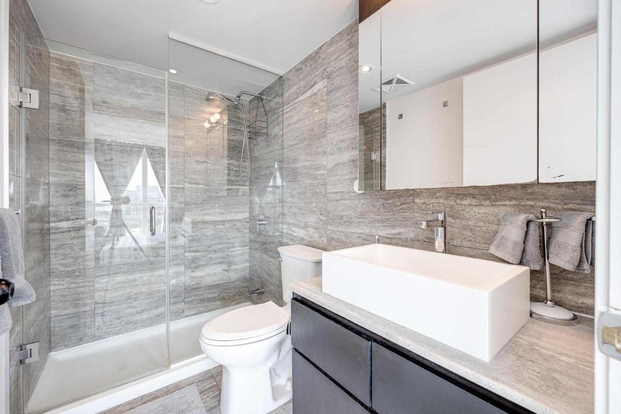3Bdrm Lake View Condo In Toronto Luaran gambar