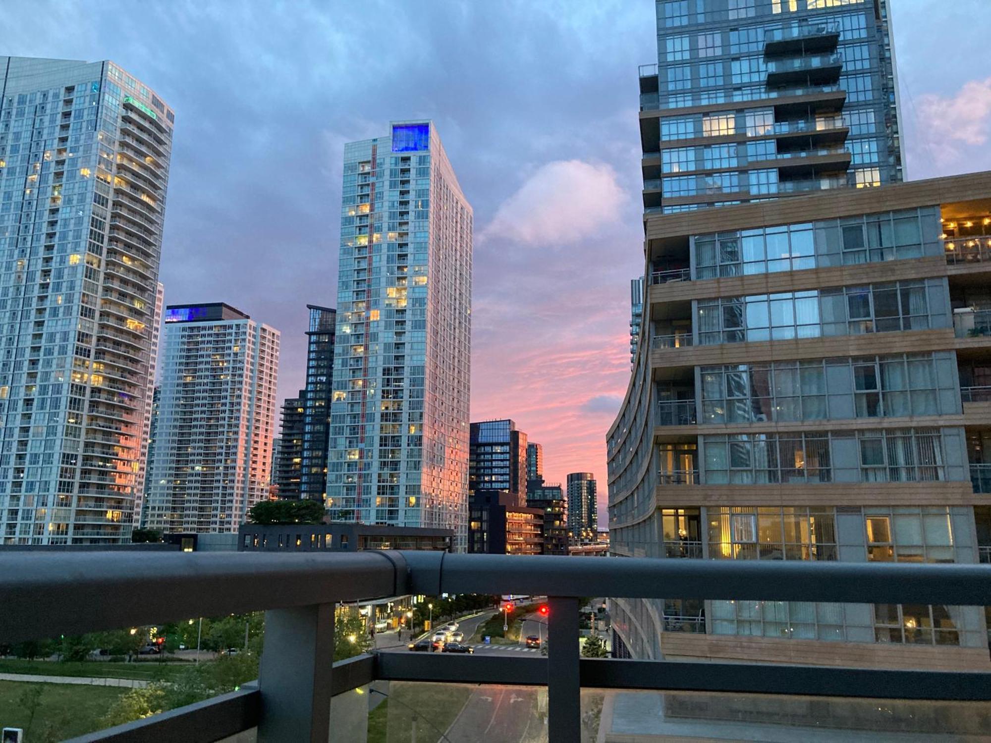 3Bdrm Lake View Condo In Toronto Luaran gambar
